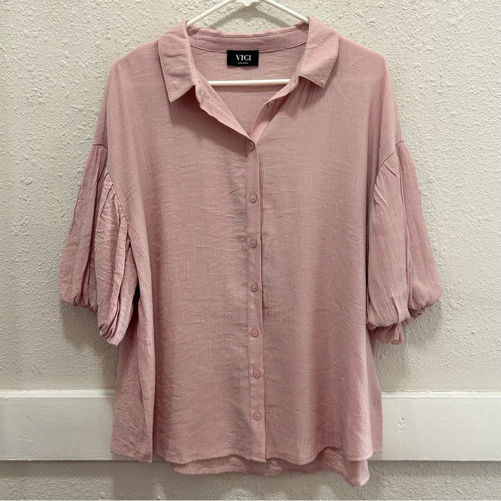 VICI Puff Sleeve Crinkle Button Down Top in Blush XS